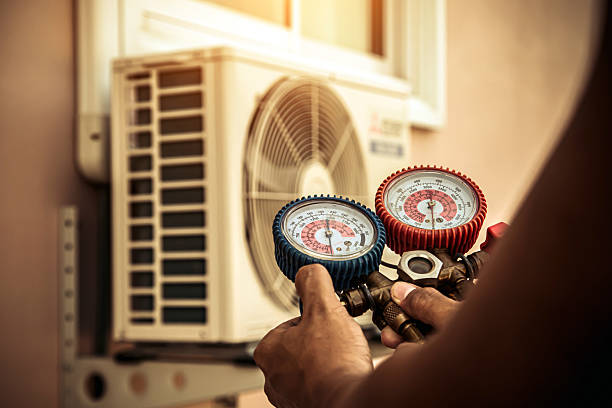 Professional Hvac technician working in Menlo Park, CA